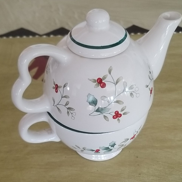 Pfaltzgraff Other - Pfalzgraff Winterberry 3 PC "TEA for One" Tea Set